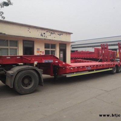拉挖掘機(jī)的運(yùn)輸半掛車一輛價(jià)格 挖掘機(jī)運(yùn)輸半掛車價(jià)格 挖掘機(jī)運(yùn)輸半掛車庫存勾機(jī)板半掛車 拉挖掘機(jī)半掛車