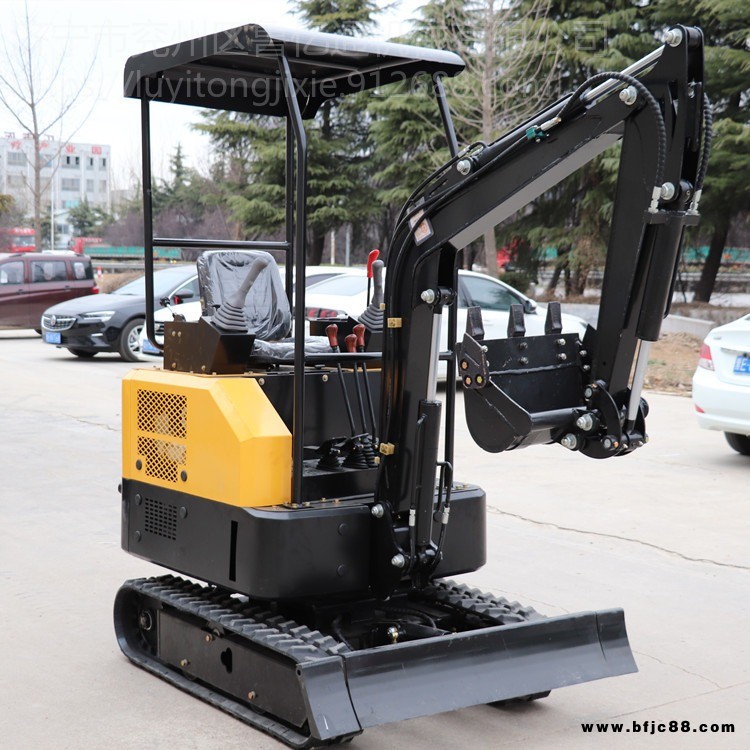 小型挖掘機(jī)價(jià)格 17型挖掘機(jī) 開溝挖掘機(jī)魯億通 農(nóng)用小型挖掘機(jī)