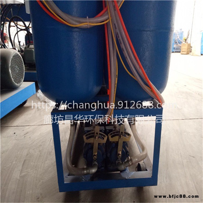 聚氨酯噴涂機，低壓聚氨酯發(fā)泡機，低壓聚氨酯噴涂機，玻璃鋼管道纏繞機，聚氨酯管道發(fā)泡平臺就選河北昌華環(huán)保科技