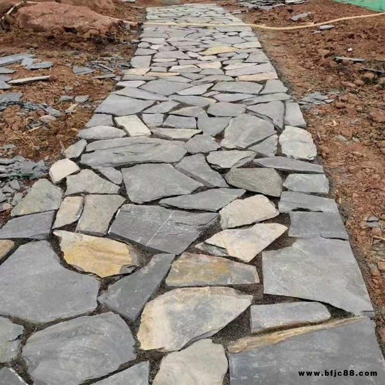 板巖碎拼石廠家直銷，量大從優(yōu)，一手貨源，泉石緣景觀石歡迎來司參觀
