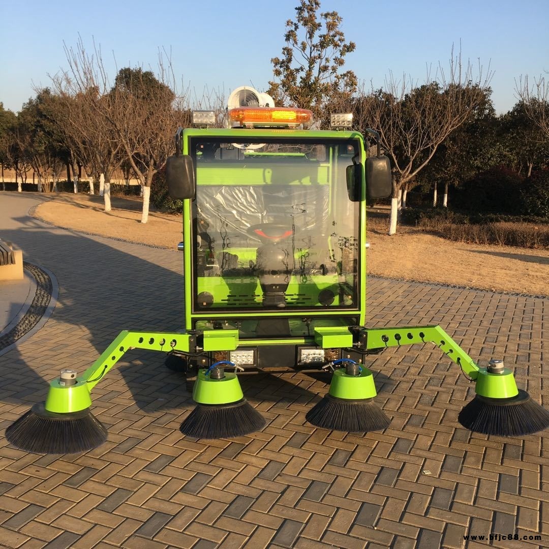 廣西柳寶大型駕駛式掃地車LB-3000 廣場、公園道路清掃車，工業(yè)物業(yè)掃路車、環(huán)衛(wèi)電瓶式環(huán)衛(wèi)路面掃地機