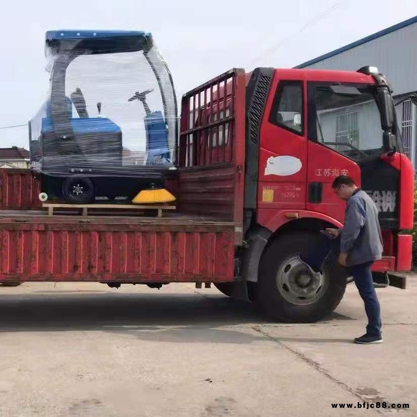 防城港駕駛式掃地車 柳寶LB-1460電動掃地車 駕駛式電動清掃車 環(huán)衛(wèi)清掃車工廠、醫(yī)院道路用掃地車