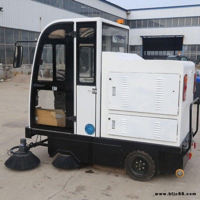 駕駛式掃地車 大型物業(yè)垃圾清掃車 市政環(huán)衛(wèi)清掃車 品牌保障