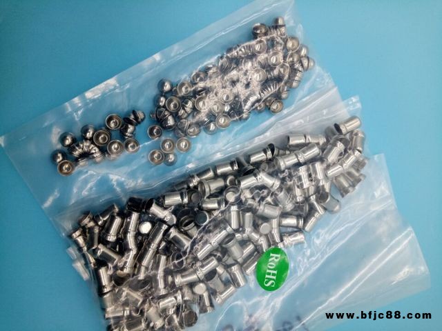專(zhuān)業(yè)現(xiàn)模現(xiàn)貨提供大小沖壓銅頭電子五金充電器五金車(chē)載充電器五金
