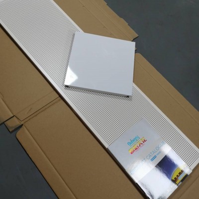 300*1200鋁扣板/600*1200鋁扣板辦公室吊頂沖孔條形金屬天花材料