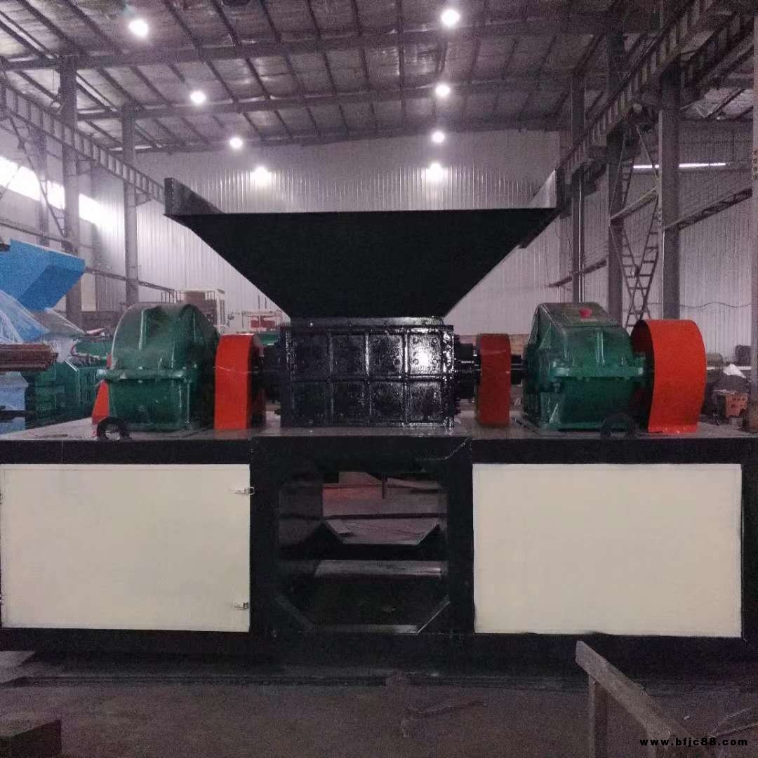 金屬撕碎機(jī)要注意防水防水維護(hù)呢金屬撕碎機(jī)和其他機(jī)械一樣應(yīng)該注意防潮防水機(jī)器都是鐵做的鐵都怕水宥茗機(jī)械YM-1200