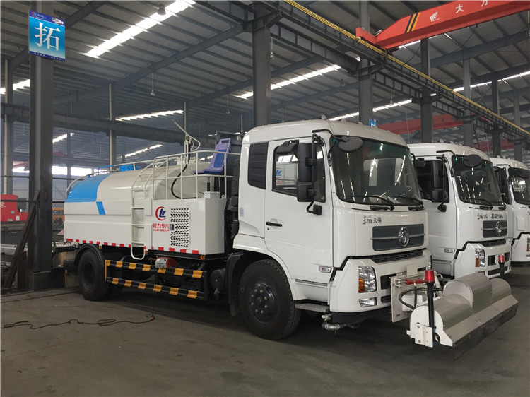 優質的智能型灑水清掃車 干濕兩用多功能清掃車今日行情