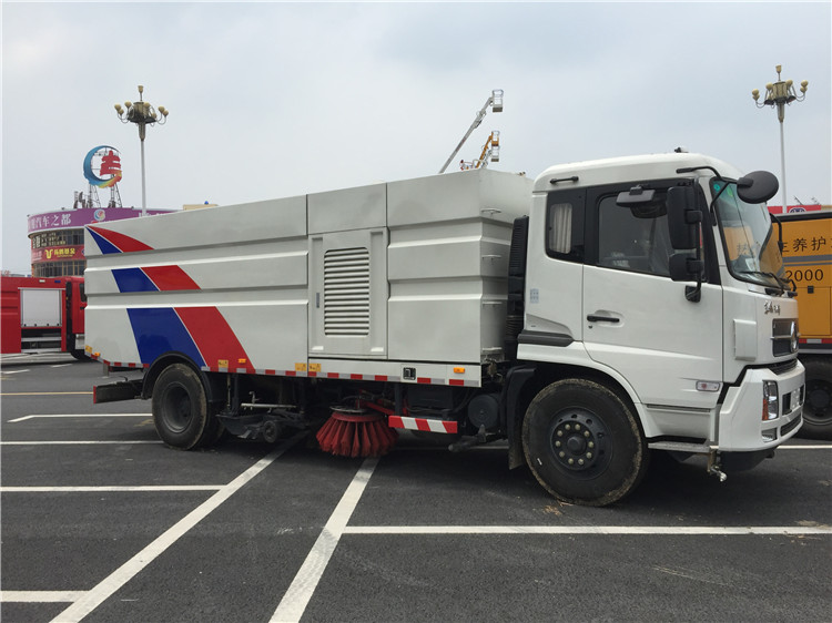優質的智能型灑水清掃車 干濕兩用多功能清掃車今日行情