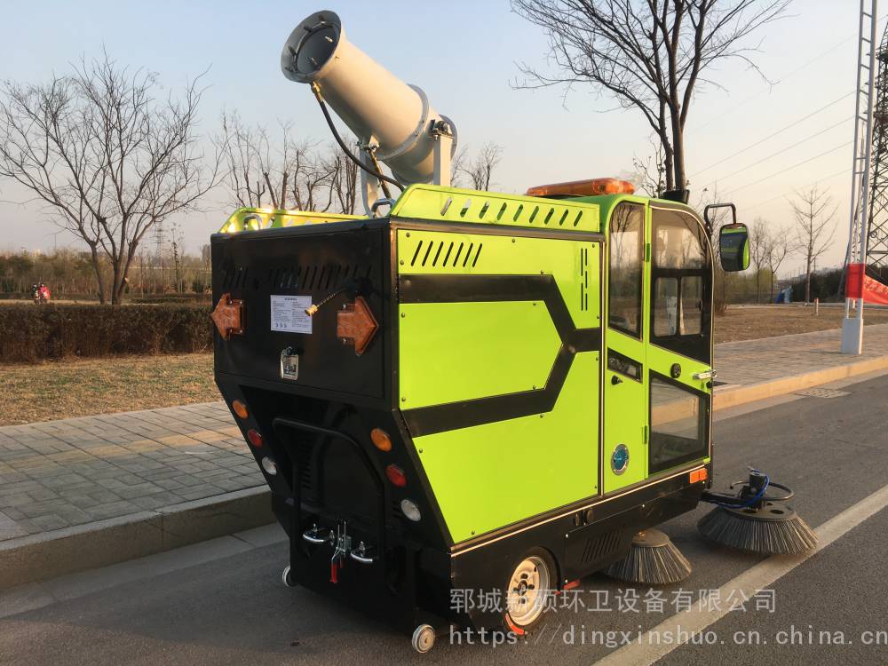 物業(yè)車庫商場清洗噴霧清掃車定制駕駛式掃地車商場景區(qū)保潔清潔吸塵車電動清掃車價(jià)格